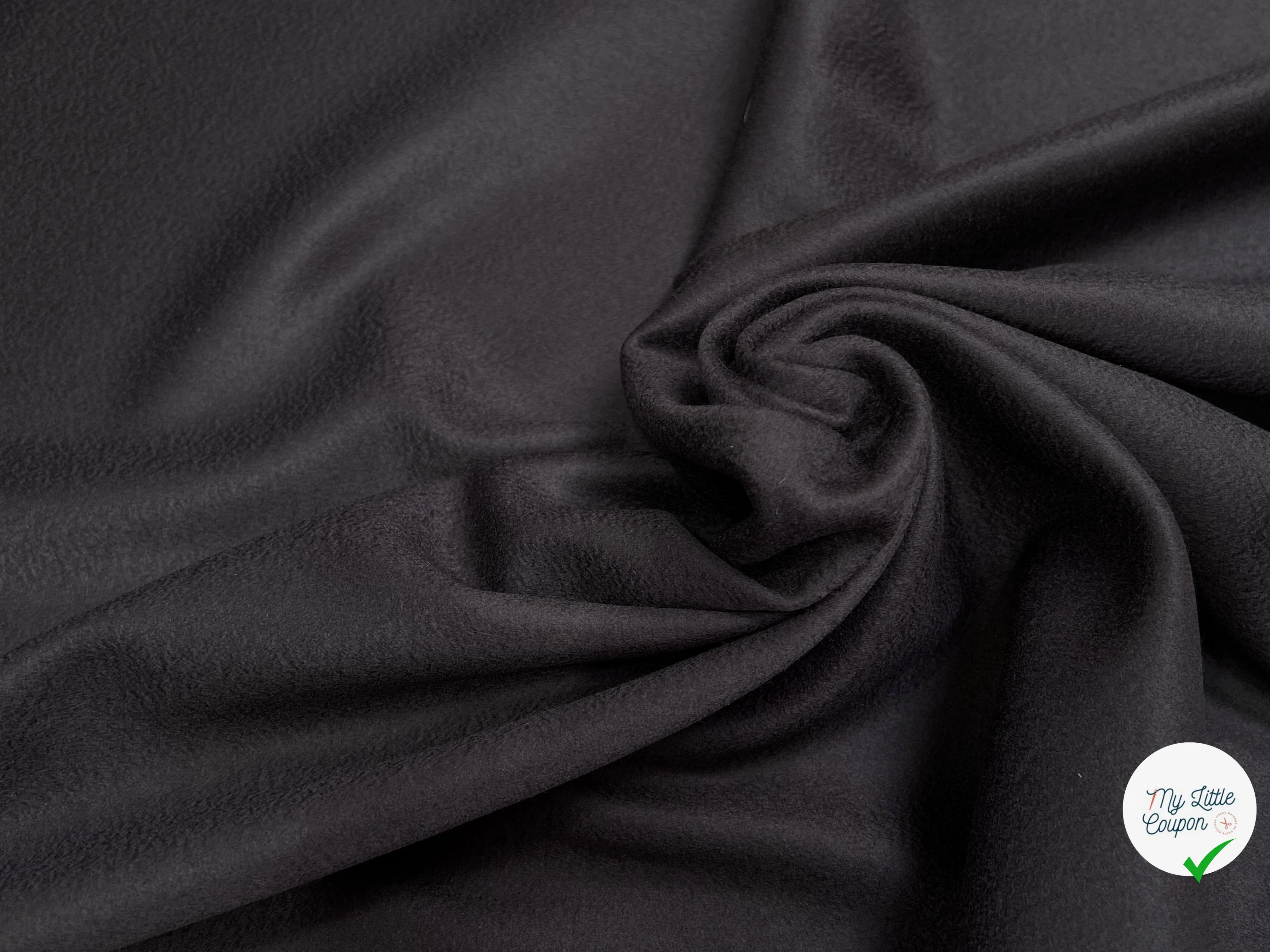 Des matières d'exception pour coudre un pantalon large magistral